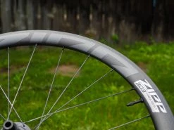 ZIPP 303 Firecrest Disc Roues Carbone 40mm Disque Pneu Tubeless 2023 -Magasin De Pièces SRAM zipp 303 firecrest roues carbone 40mm disques tubeless 2022 8