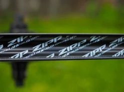 ZIPP 303 Firecrest Disc Roues Carbone 40mm Disque Pneu Tubeless 2023 -Magasin De Pièces SRAM zipp 303 firecrest roues carbone 40mm disques tubeless 2022 9